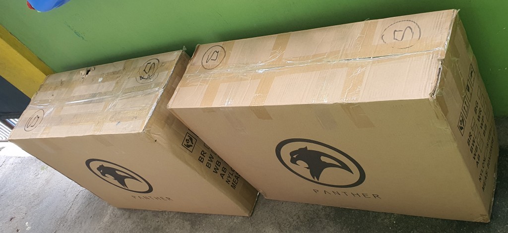 panther_gaming_chair_delivered_box